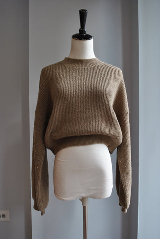BEIGE SWEATER WITH A BELT