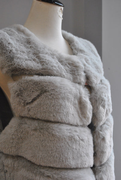 LIGHT GREY FAUX FUR VEST – Le Obsession Boutique