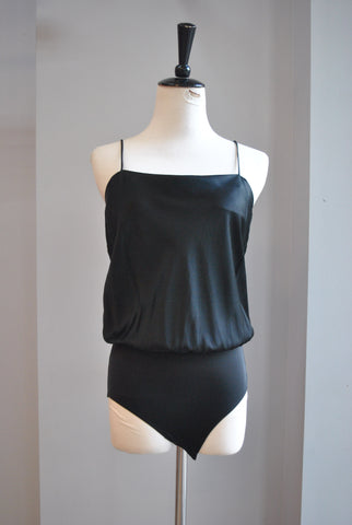 BLACK BASIC SLEEVELESS TOP WITH HIGH NECK AND
