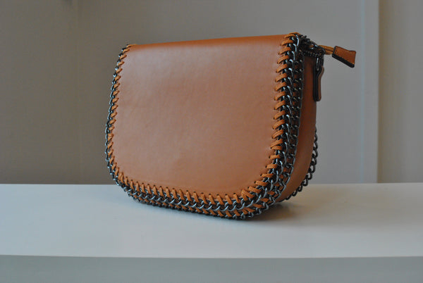 CARAMEL CROSSBODY BAG WITH GUNMETAL CHAIN – Le Obsession Boutique