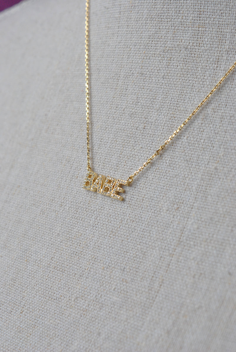 GOLD NECKLACE WITH "BABE" PENDANT