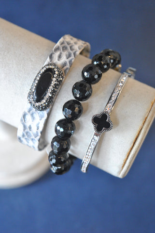 BEIGE AND GREY BOTSWANA AGATE BLACK ONYX AND CRYSTALS STRETCHY BRACELETS