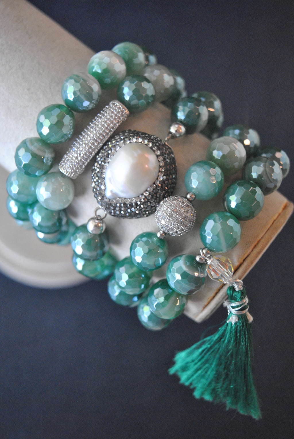 GREEN AGATE WITH ELECTROPLAITED COVER STRETCHY BRACELETS