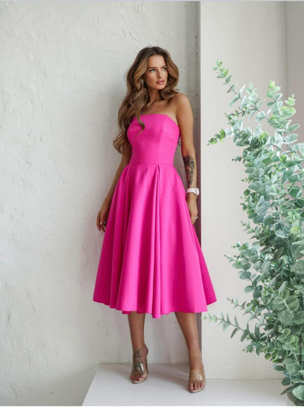 FUCHSIA PINK MIDI STRAPLESS DRESS WITH WITH SIDE POCKETS