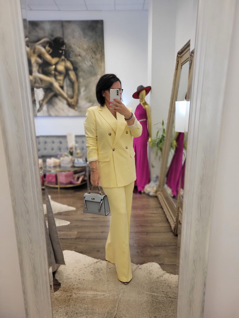 YELLOW SUIT