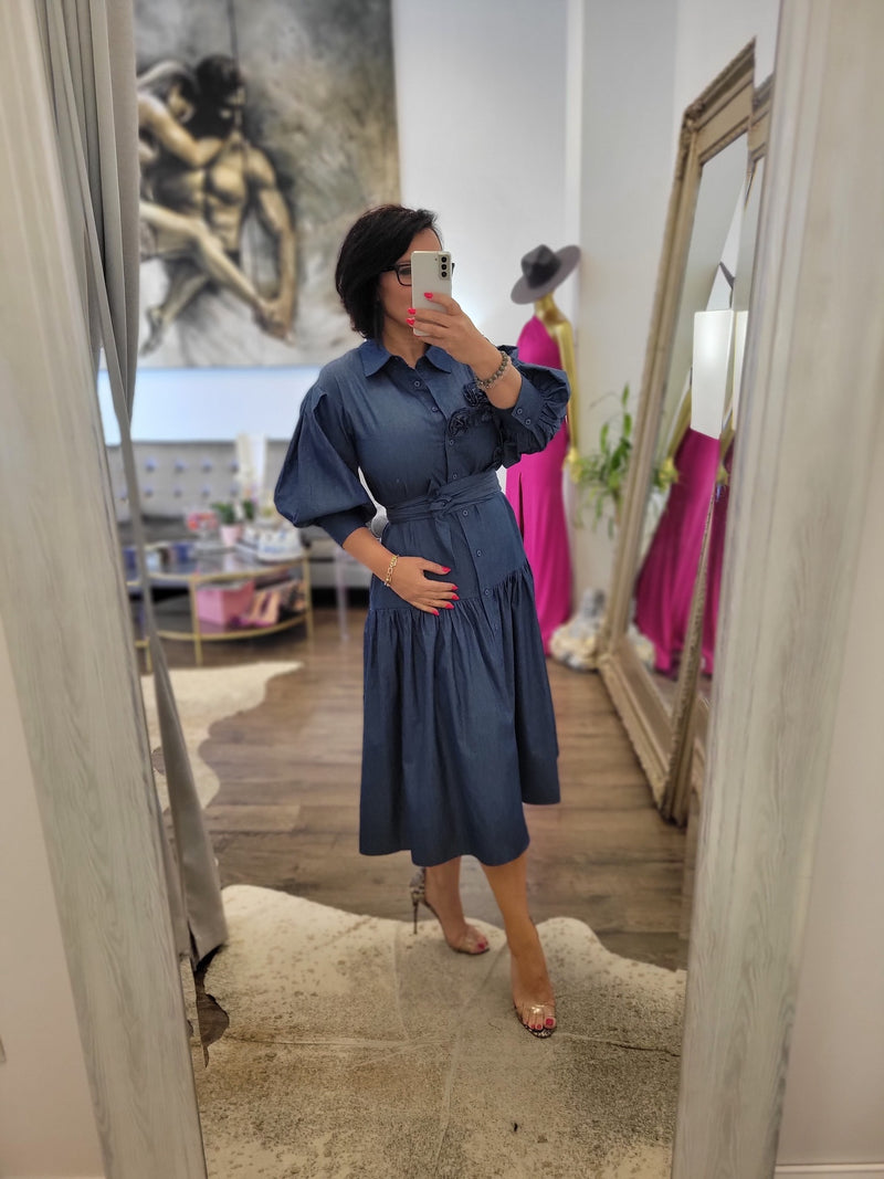 DARK DENIM TUNIC DRESS WITH A BELT AND FLOWERS