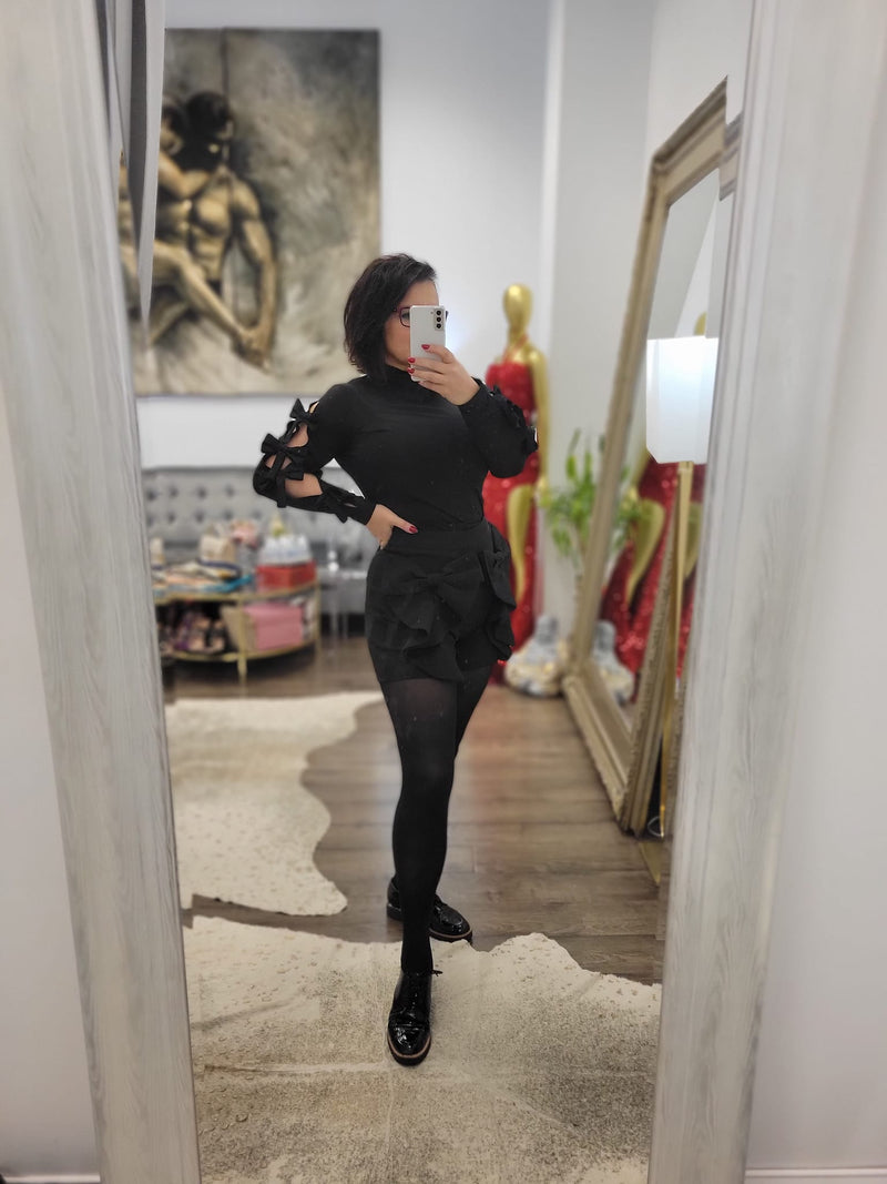 BLACK BOW SET OF SHORTS AND A TOP WITH HIGH NECK