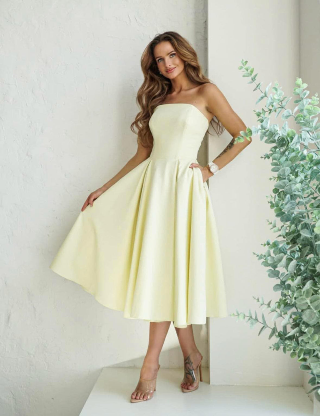 YELLOW FIT AND FLAIR MIDI STRAPLESS DRESS