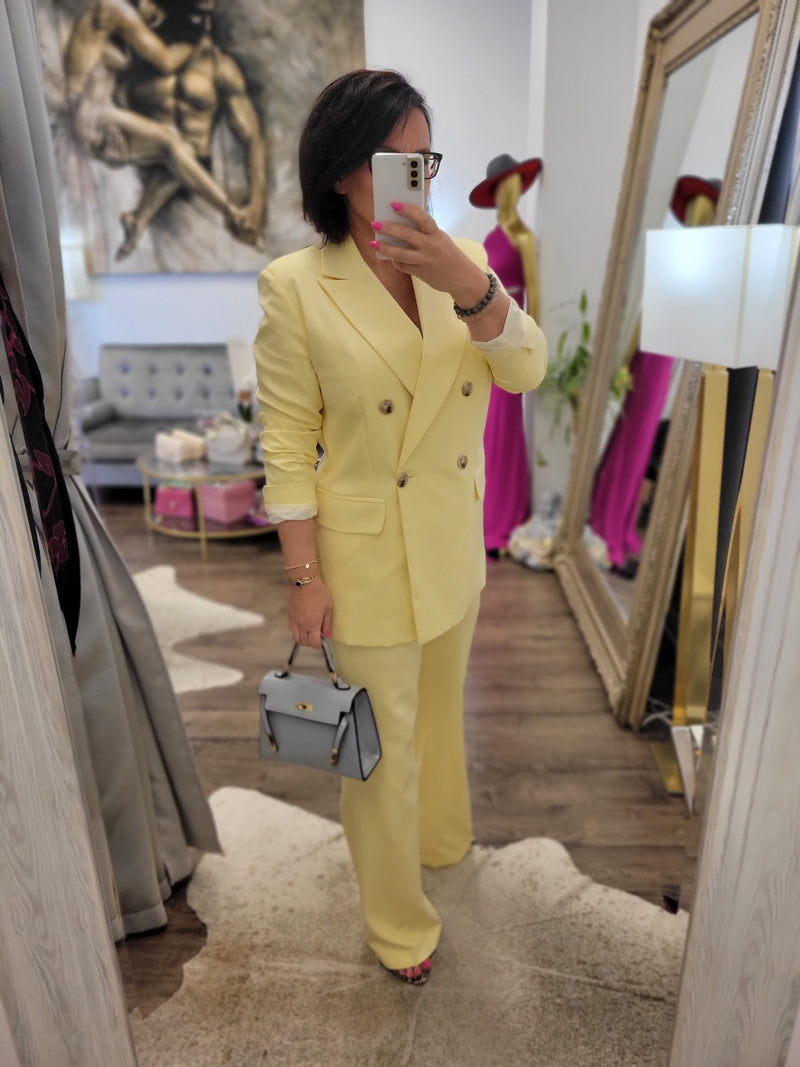 YELLOW SUIT