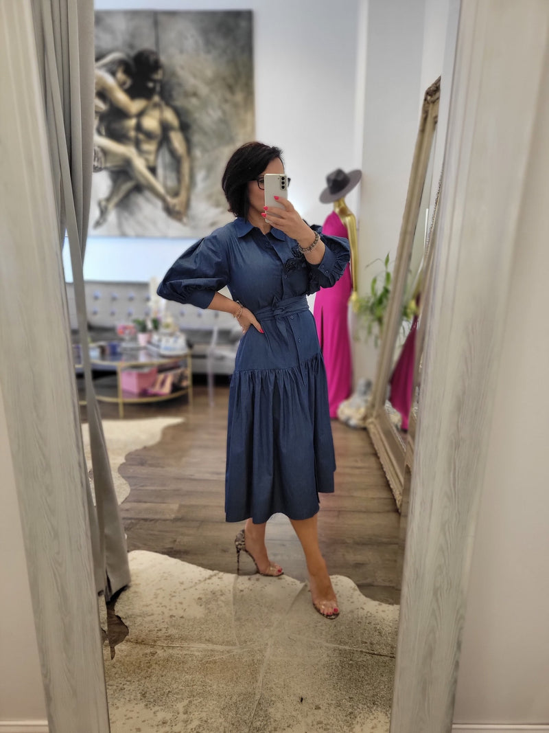 DARK DENIM TUNIC DRESS WITH A BELT AND FLOWERS