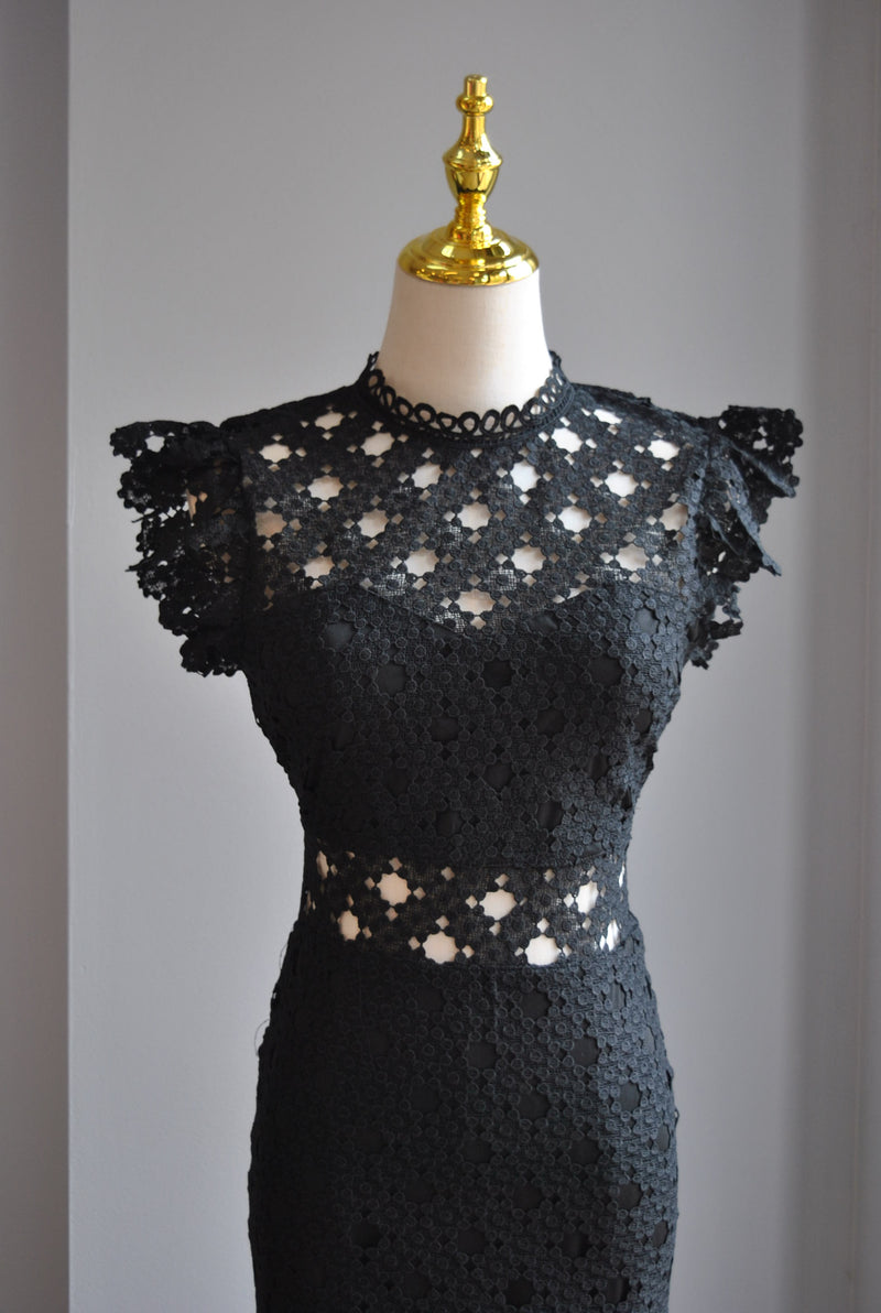 BLACK MIDI LACE DRESS WITH RUFFLES