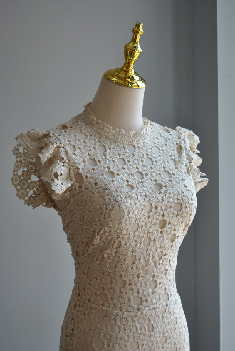 BEIGE LACE SUMMER DRESS WITH RUFFLES