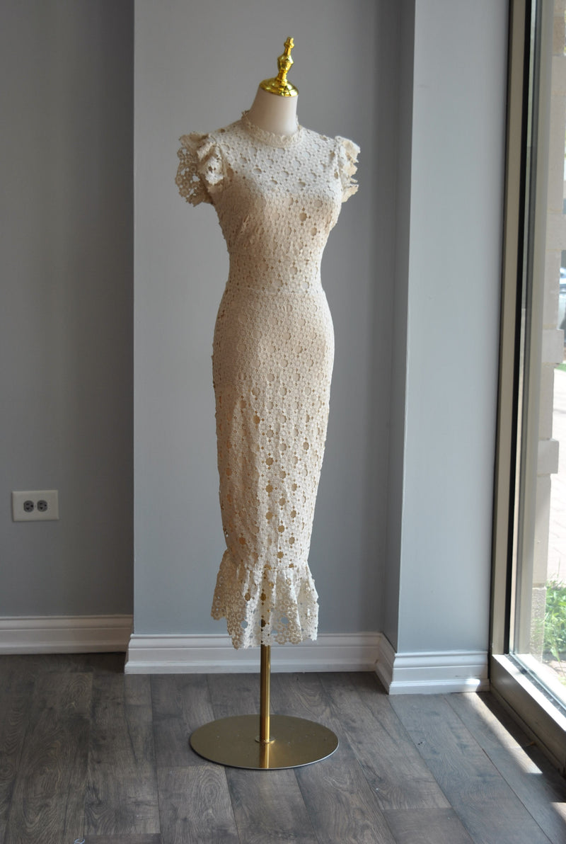 BEIGE LACE SUMMER DRESS WITH RUFFLES