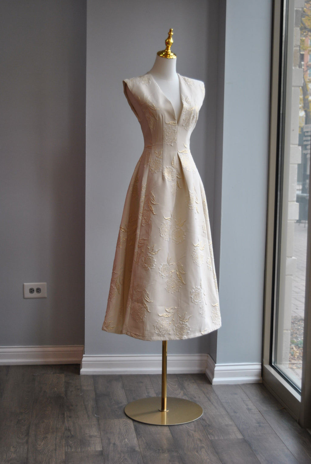 VANILLA FIT AND FLAIR MIDI DRESS