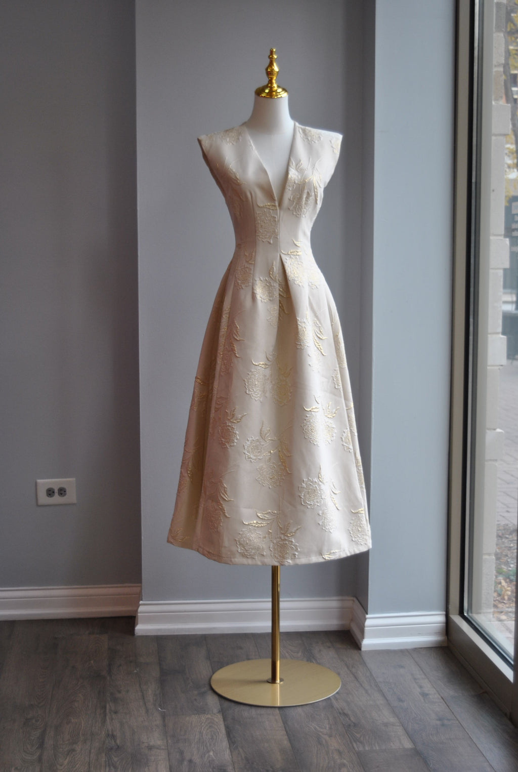 VANILLA FIT AND FLAIR MIDI DRESS