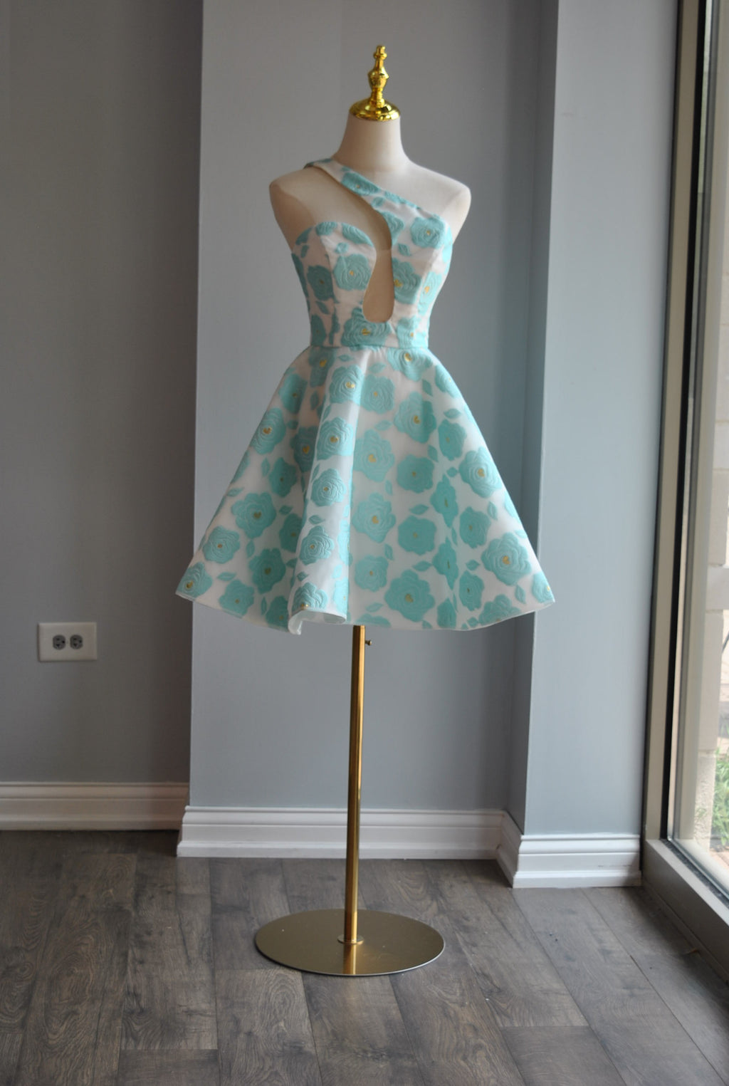 WHITE AND MINT FIT AND FLAIR SUMMER MINI DRESS