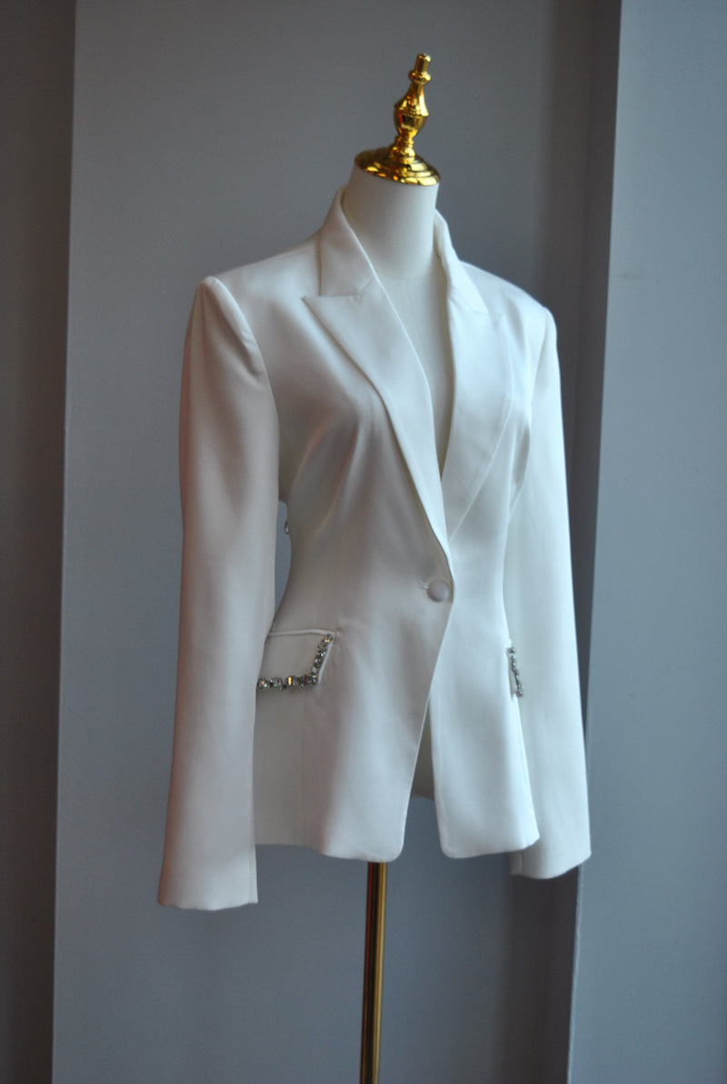 WHITE BLAZER WITH CRYSTALS