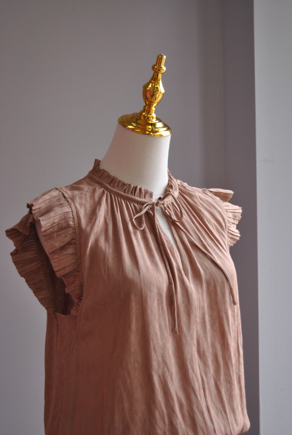 BEIGE MINI SUMMER DRESS WITH RUFFLES