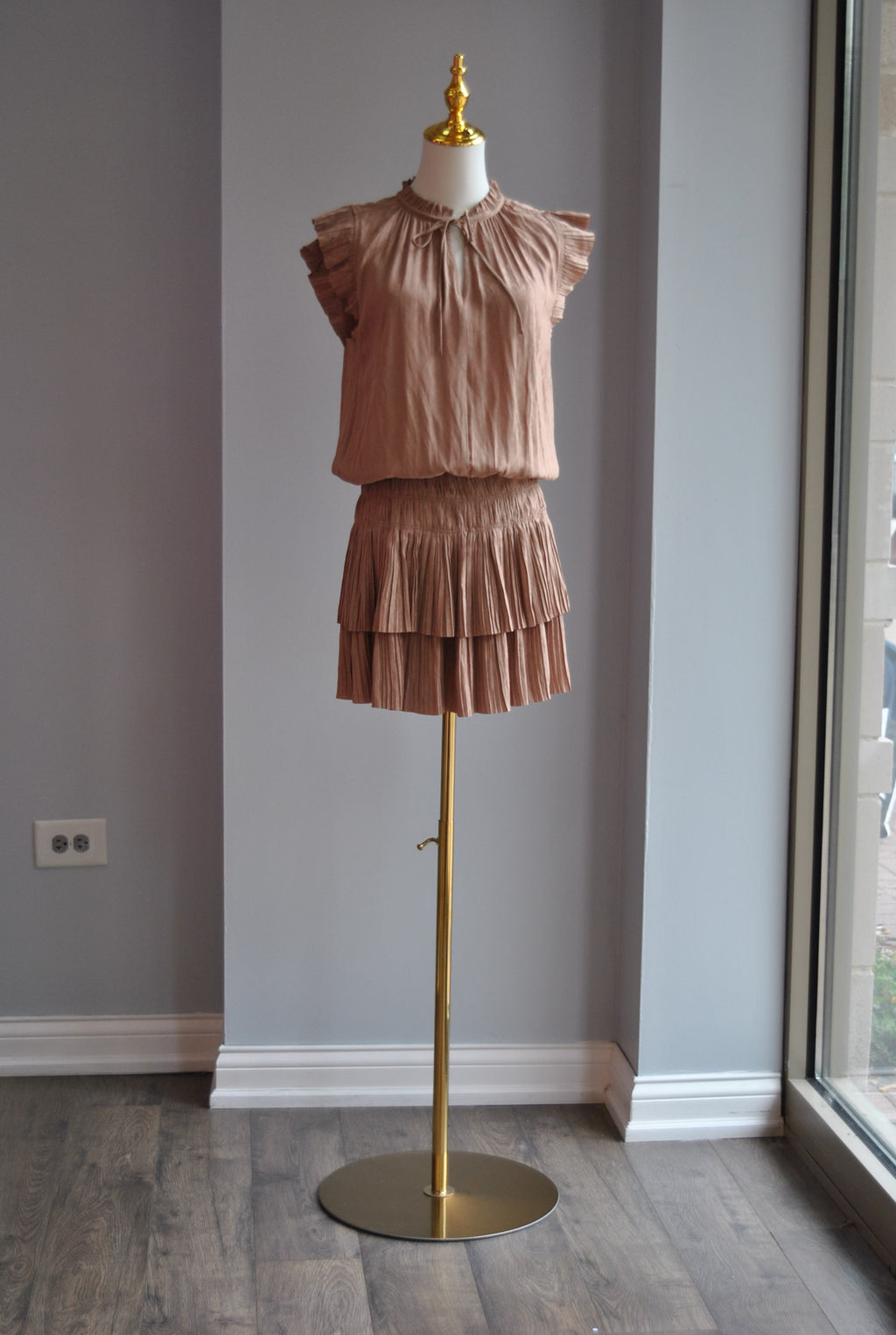 BEIGE MINI SUMMER DRESS WITH RUFFLES