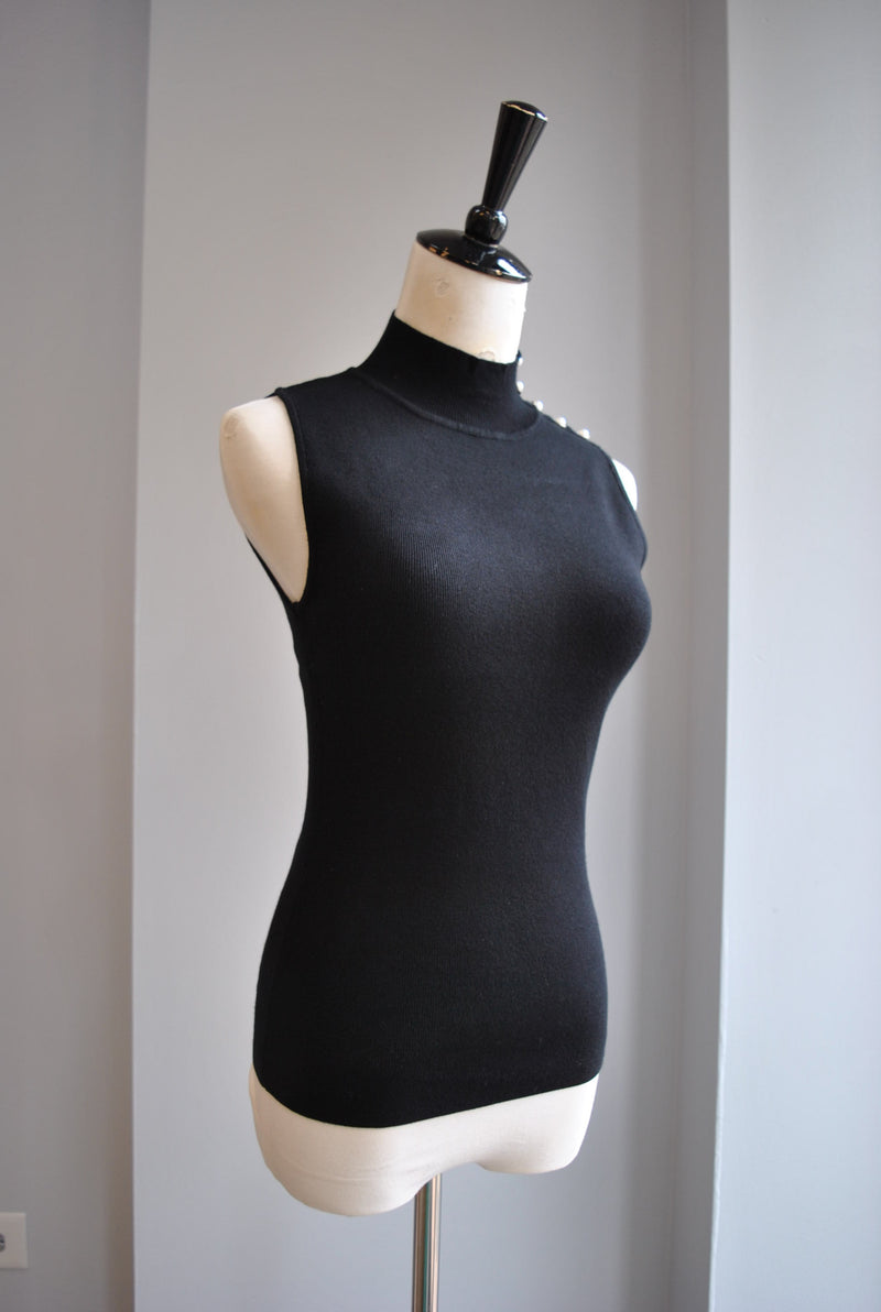 BLACK SIMPLE TOP WITH HIGH NECK AND PEARLS