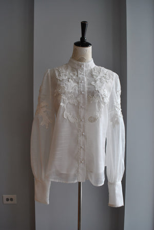 WHITE LINNEN SET OF A BLOUSE AND A SKIRT