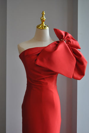 RED LONG EVENING GOWN WITH SIDE BOW