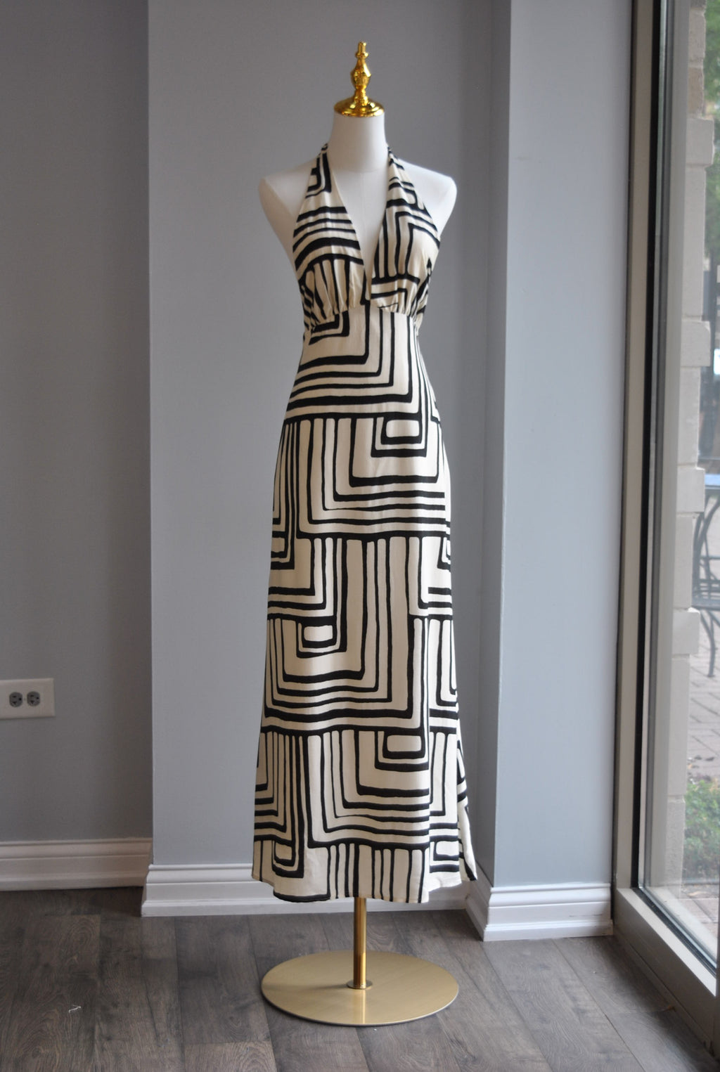 BLACK AND OFF WHITE SUMMER HALTER STYLE DRESS WITH OPEN BACK AND SIDE POCETS