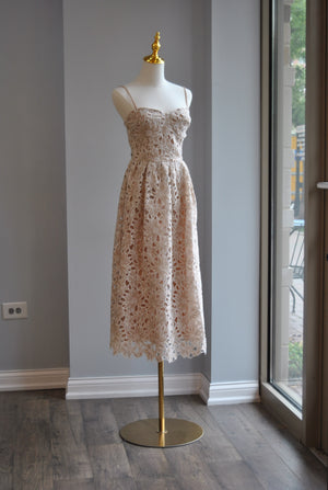 BEIGE AND WHITE LACE MIDI DRESS
