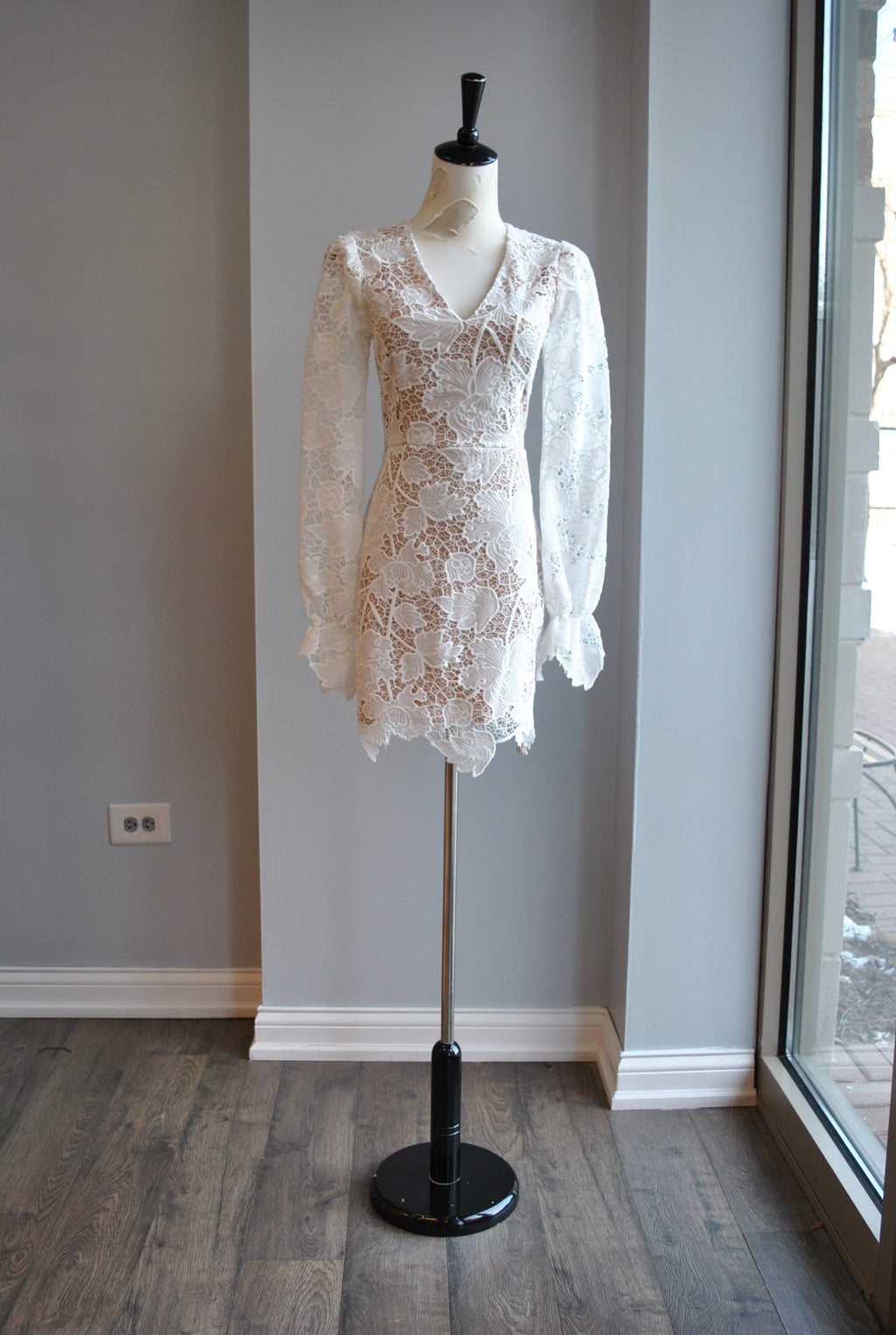 WHITE LACE WITH BEIGE LINING COCKTAIL DRESS