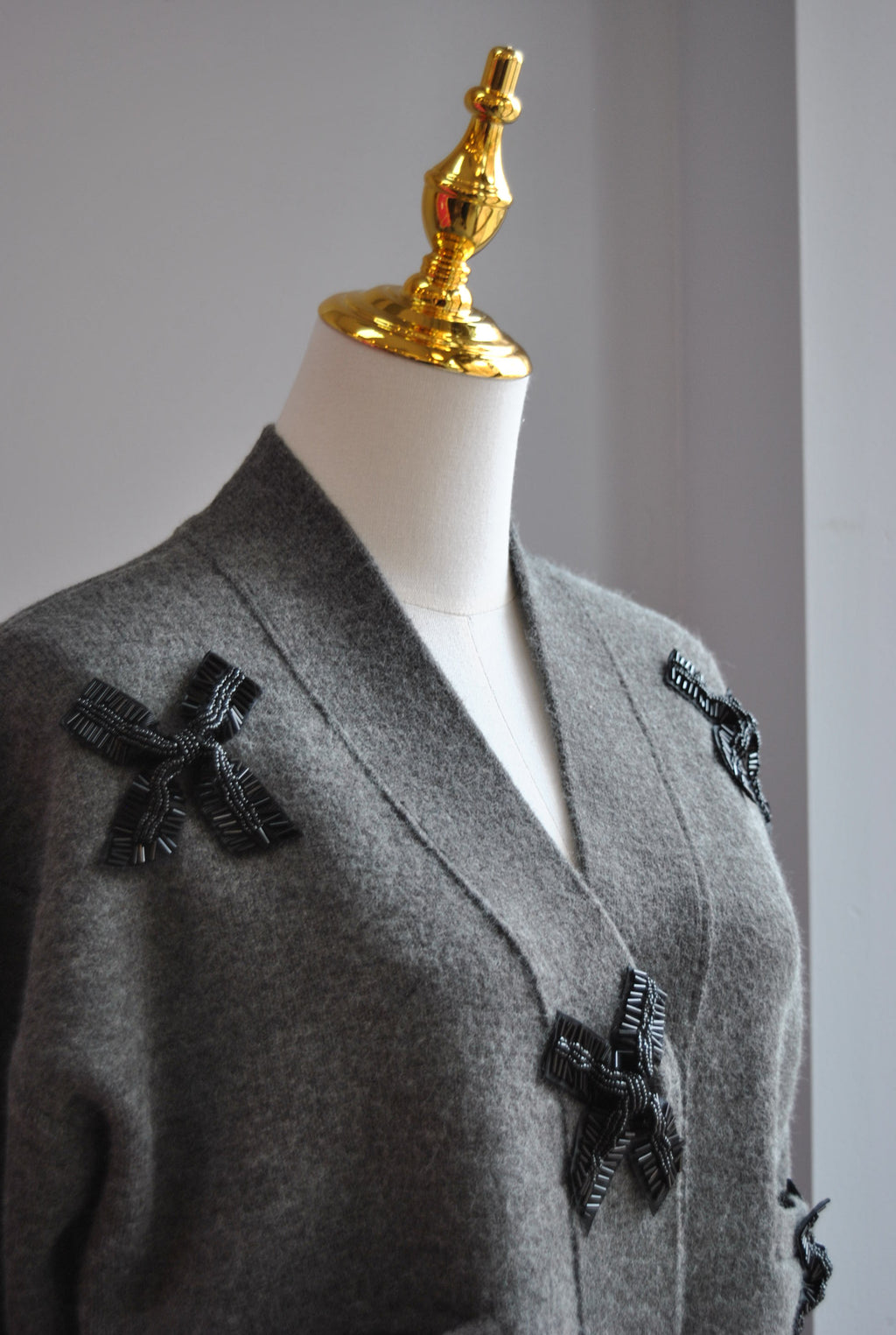 CHARCOAL GREY SWEATER WITH CRYSTAL BOWS