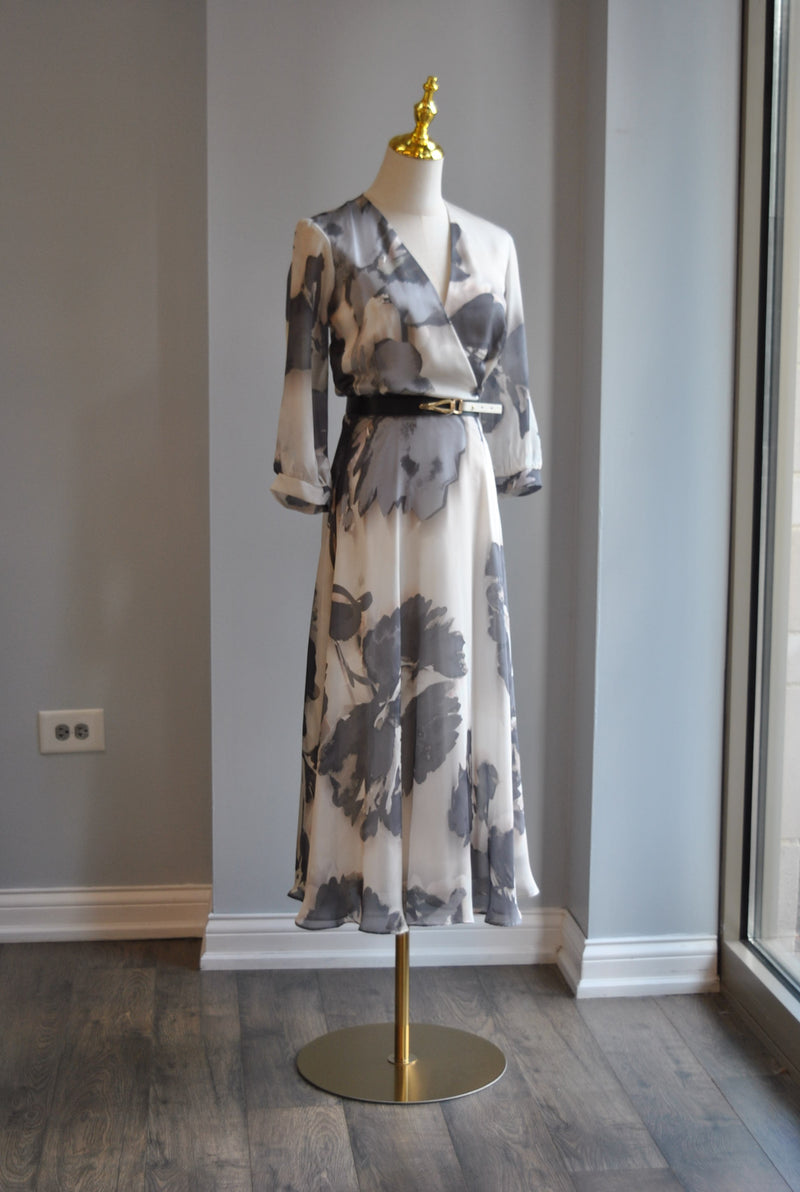 GREY AND VANILLA MIDI DRESS WITH A BELT