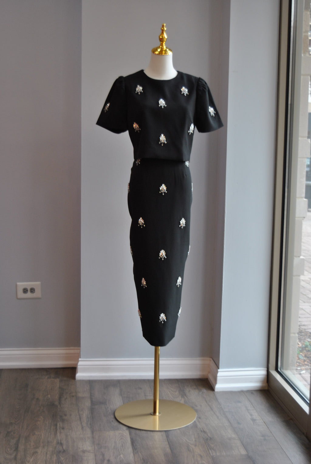 BLACK SET OF MIDI SKIRT AND CROPPED TOP WITH CRYSTALS