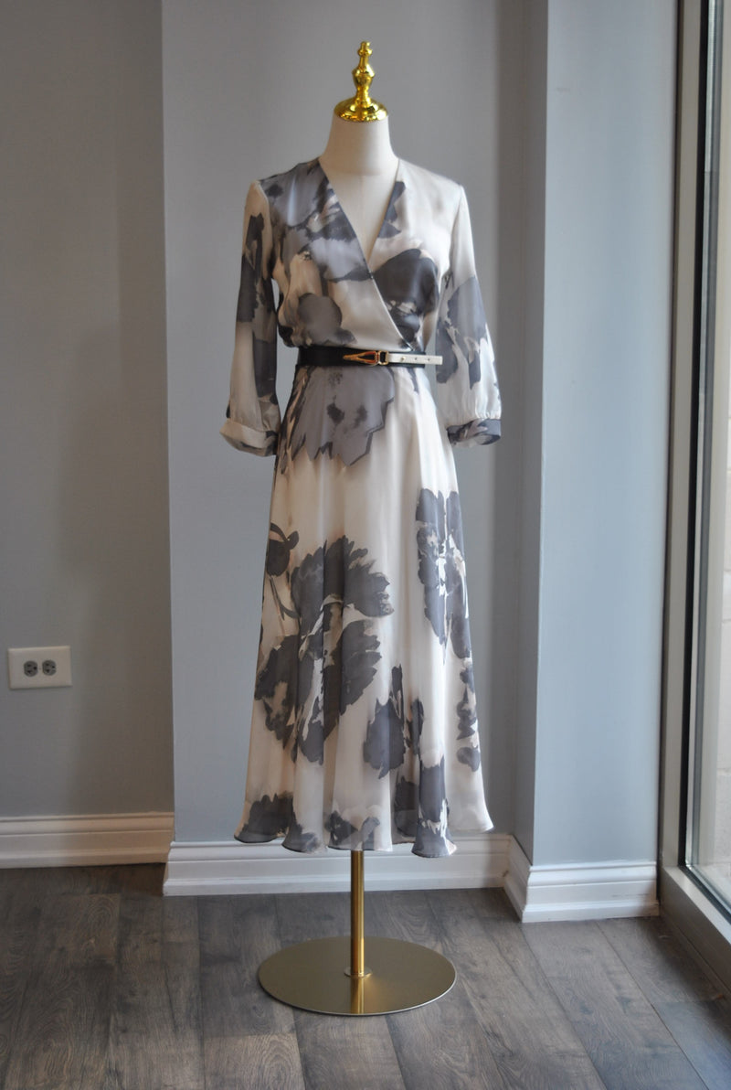 GREY AND VANILLA MIDI DRESS WITH A BELT