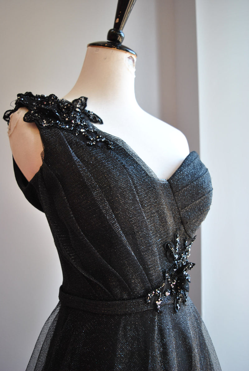 BLACK ASYMMETRIC EVENING GOWN