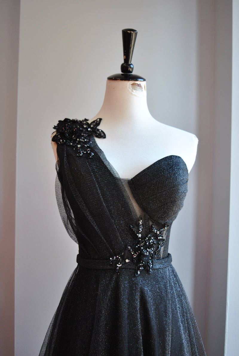 BLACK ASYMMETRIC EVENING GOWN