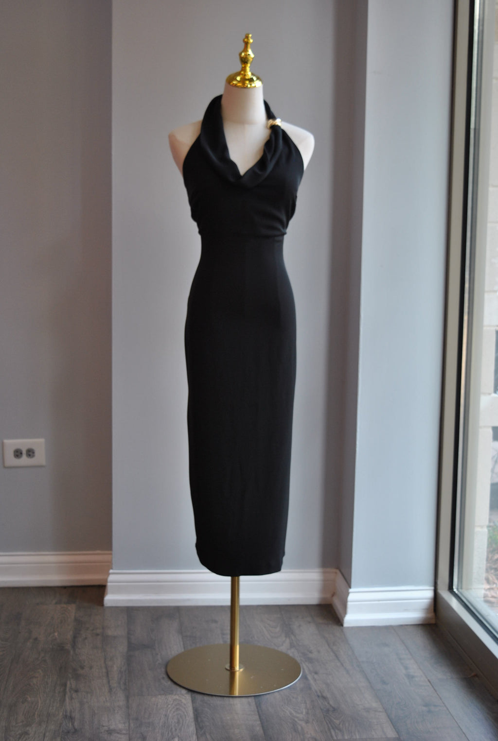 SIMPLE MIDI BLACK DRESS WITH HALTER NECK