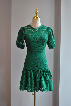 EMERALD GREEN LACE MNI DRESS WITH RUFFLE