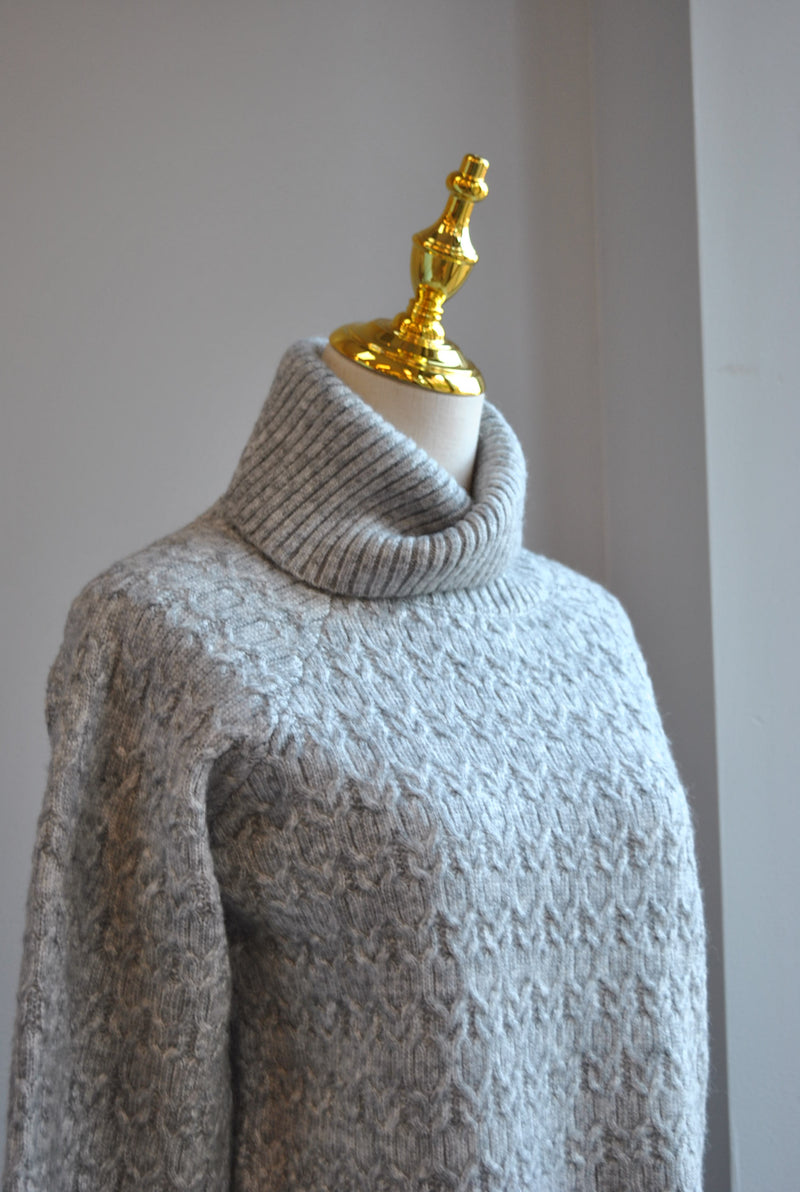 GREY TURTLENECK SWEATER