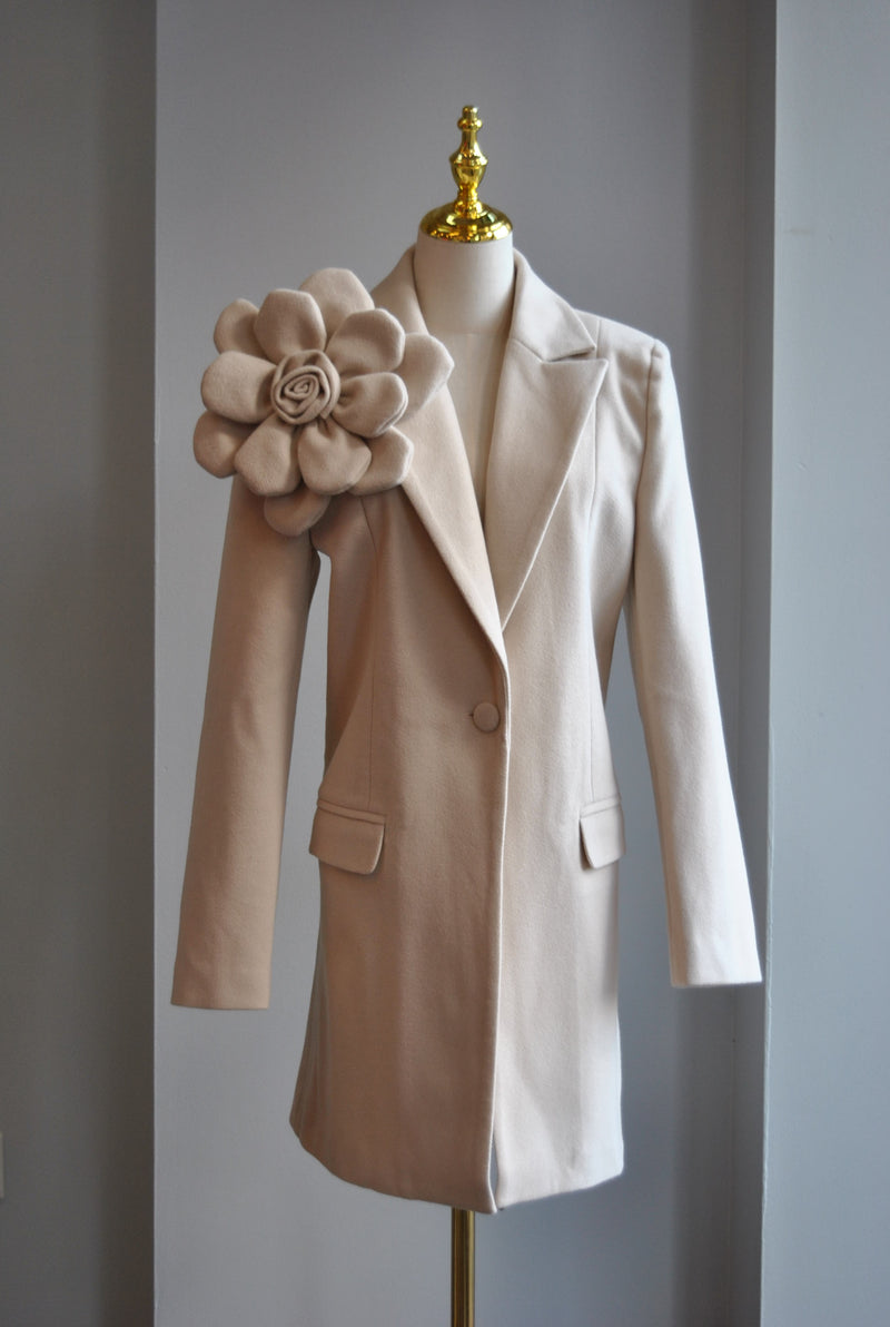 LIGHT BEIGE SPRING COAT WITH A FLOWER