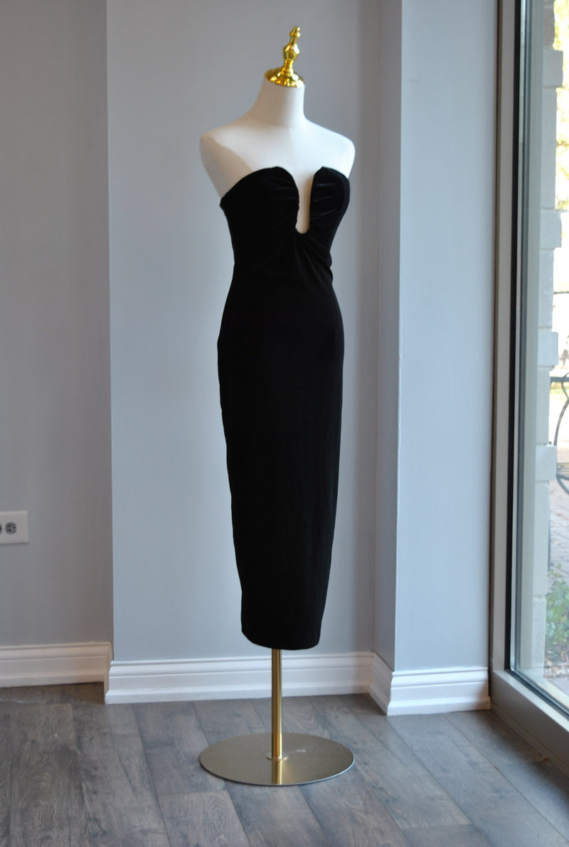 BLACK VELVET STRAPLESS MIDI DRESS – Le Obsession Boutique BLACK VELVET STRAPLESS MIDI DRESS – Le Obsession Boutique
