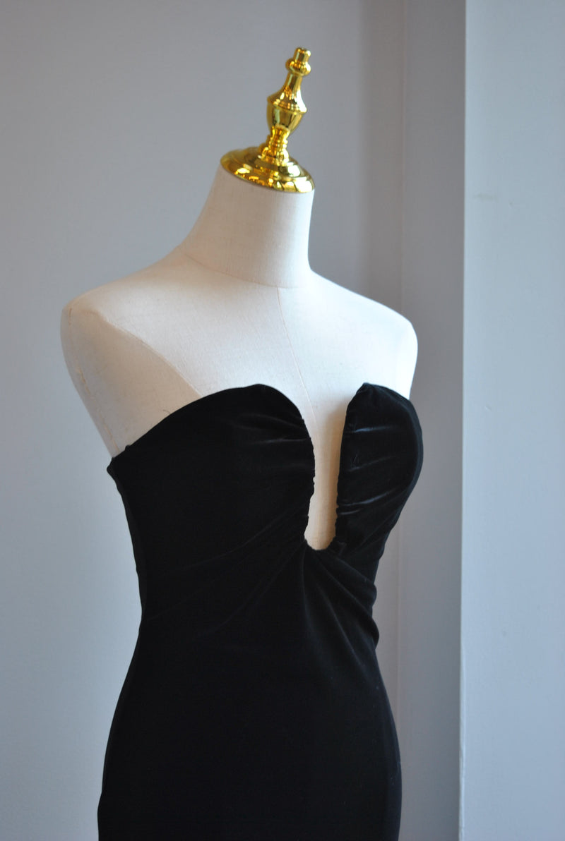BLACK VELVET STRAPLESS MIDI DRESS Le Obsession Boutique BLACK VELVET STRAPLESS MIDI DRESS Le Obsession Boutique