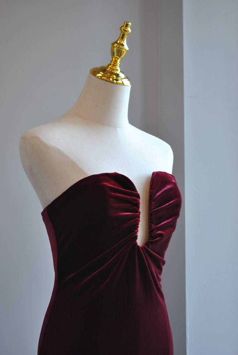 BURGUNDY VELVET MIDI STRAPLESS DRESS Le Obsession Boutique BURGUNDY VELVET MIDI STRAPLESS DRESS Le Obsession Boutique