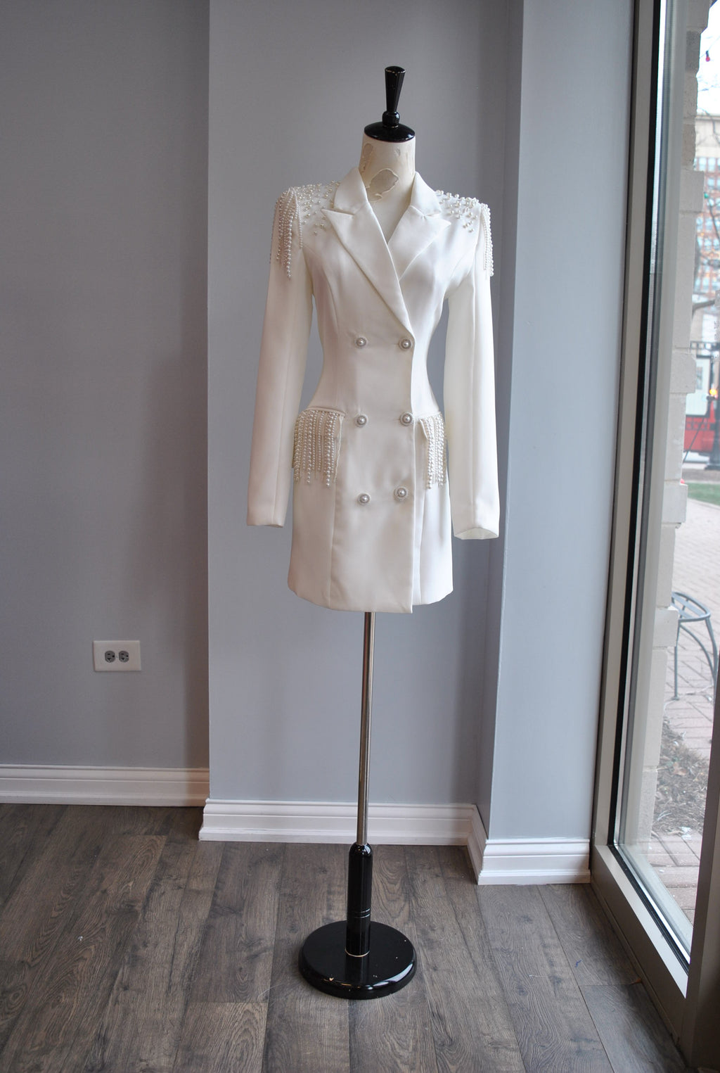 WHITE JACKET DRESS WITH PEARLS