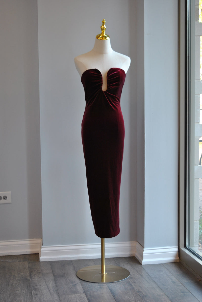 BURGUNDY VELVET MIDI STRAPLESS DRESS Le Obsession Boutique BURGUNDY VELVET MIDI STRAPLESS DRESS Le Obsession Boutique