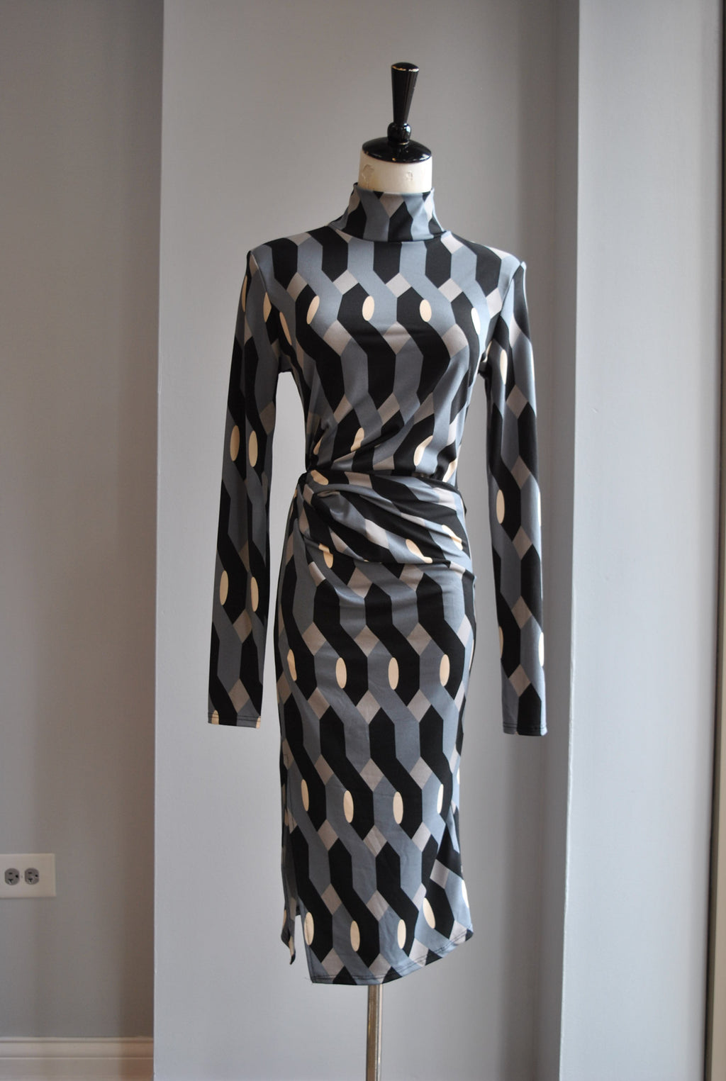 CLEARANCE - GREY MULTI FIT FALL DRESS WITH RUSHING