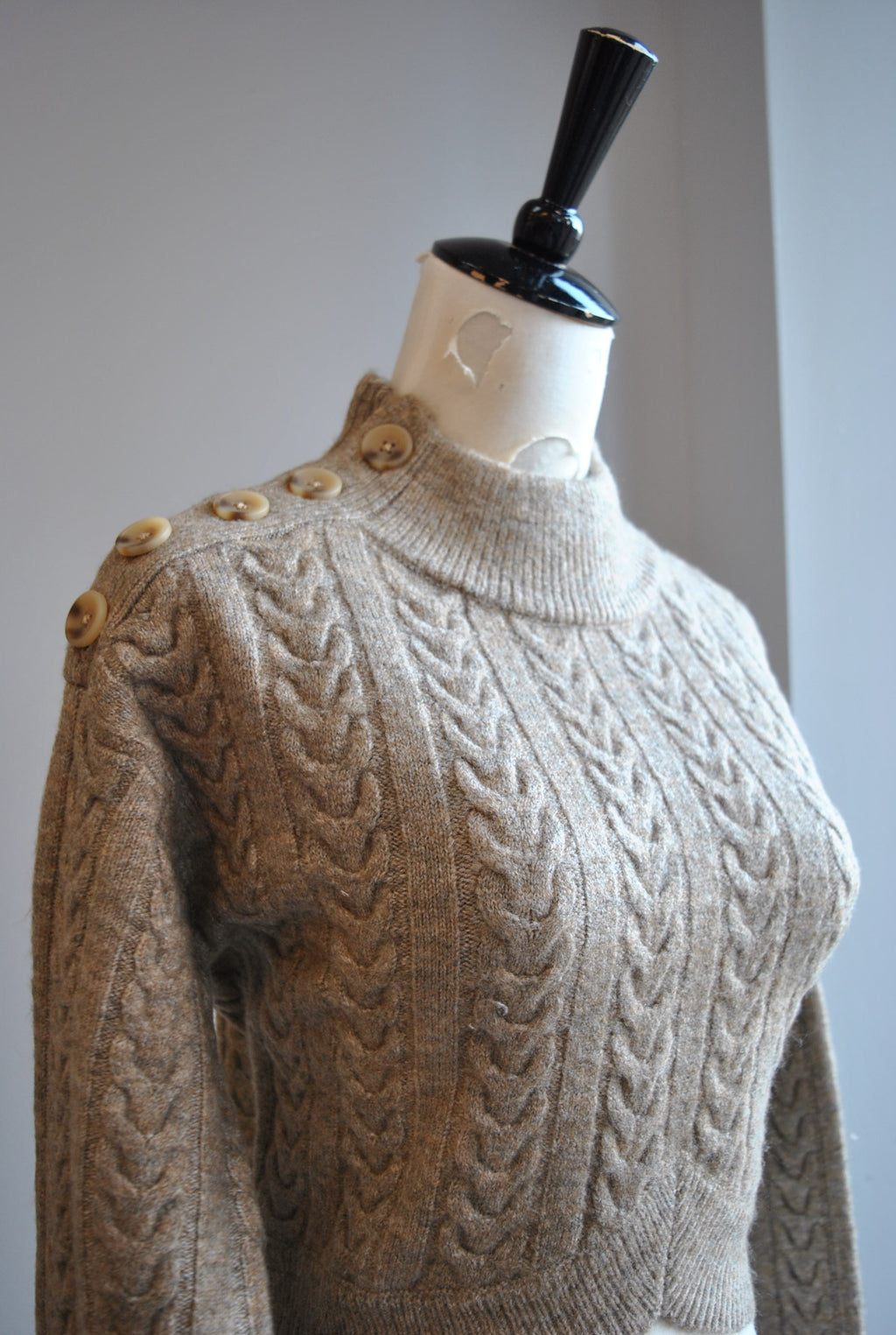 TAUPE CROPPED SWEATER WITH BUTTONS