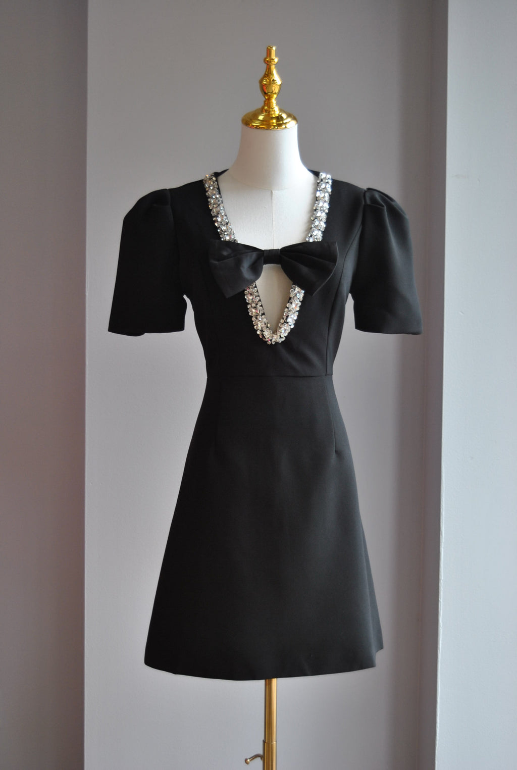 BLACK MINI PARTY DRESS WITH CRYSTALS