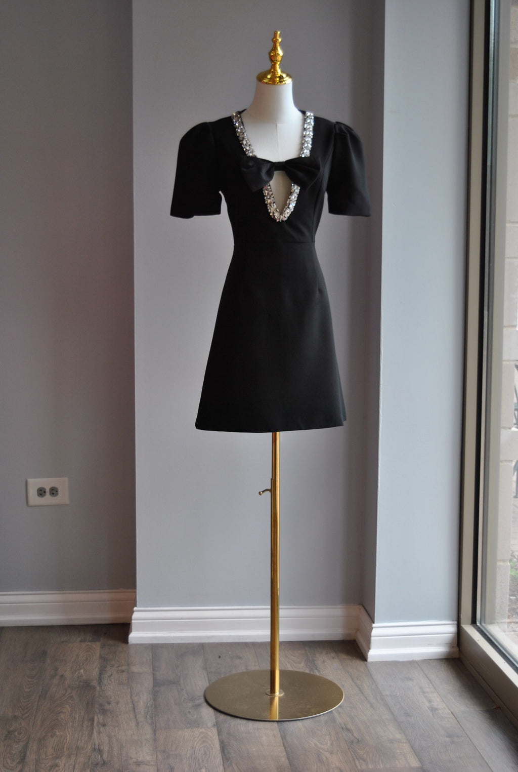 BLACK MINI PARTY DRESS WITH CRYSTALS
