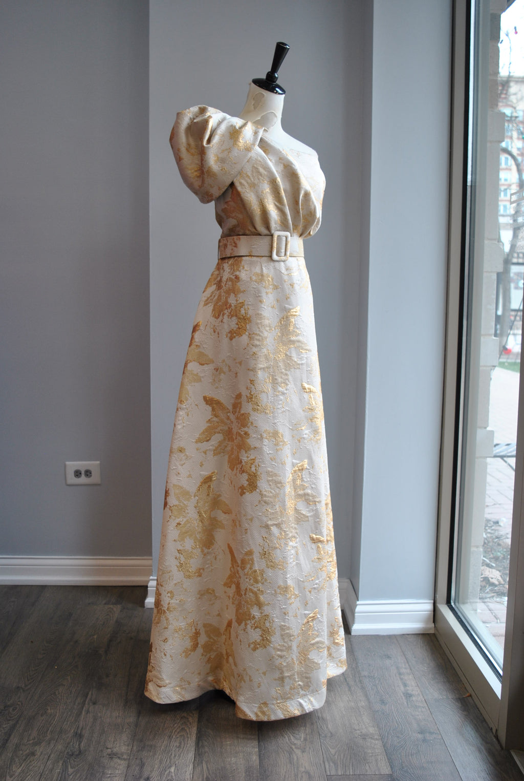 GOLD LONG ASYMMETRIC EVENING GOWN WITH SIDE POCKETS AND A BELT