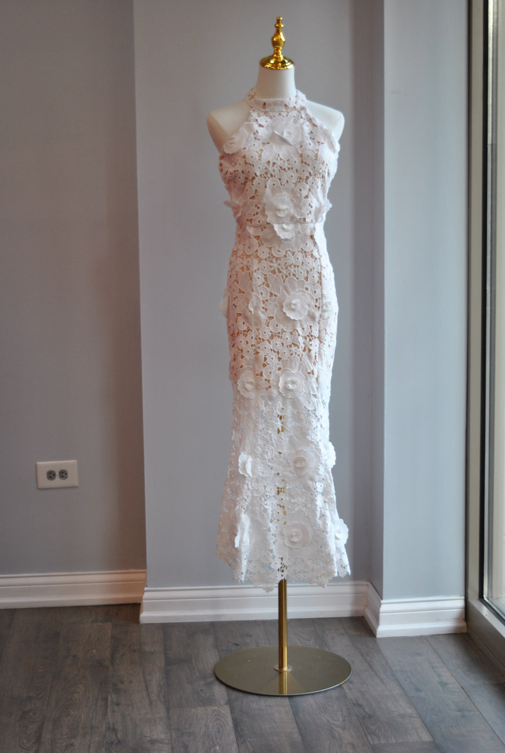 WHITE LACE MIDI DRESS
